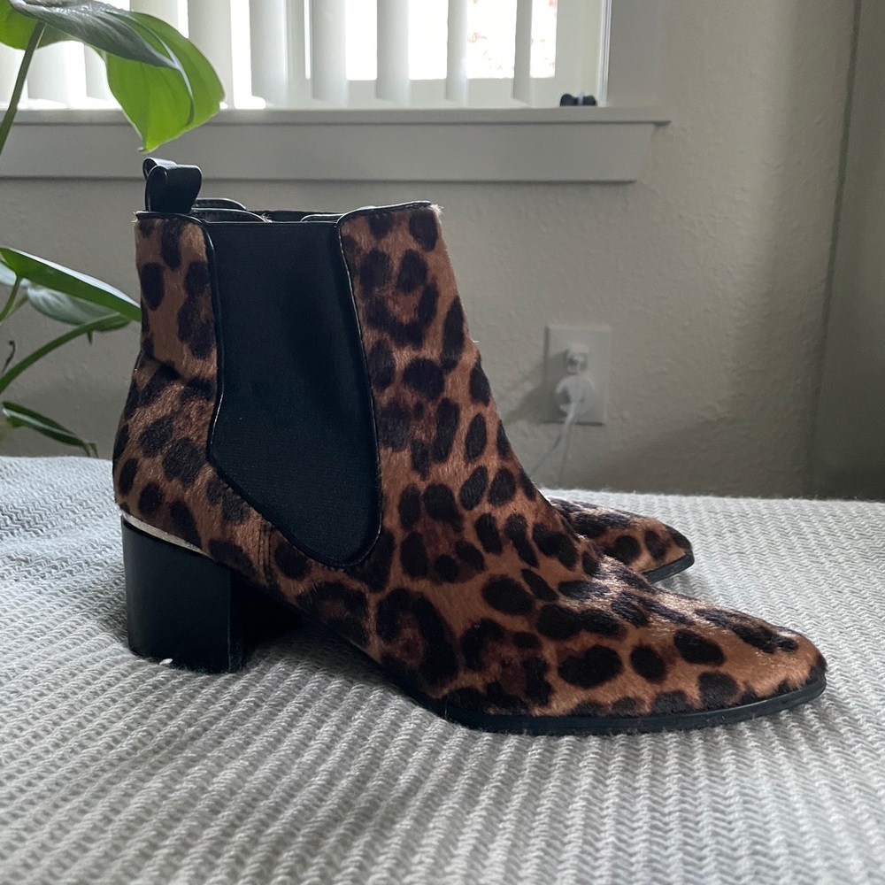 Leapord print ankle boots